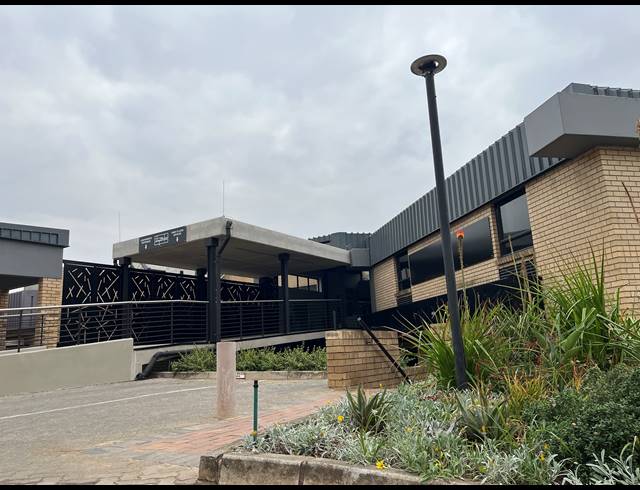 267M² OFFICE TO LET IN MEADOWDALE